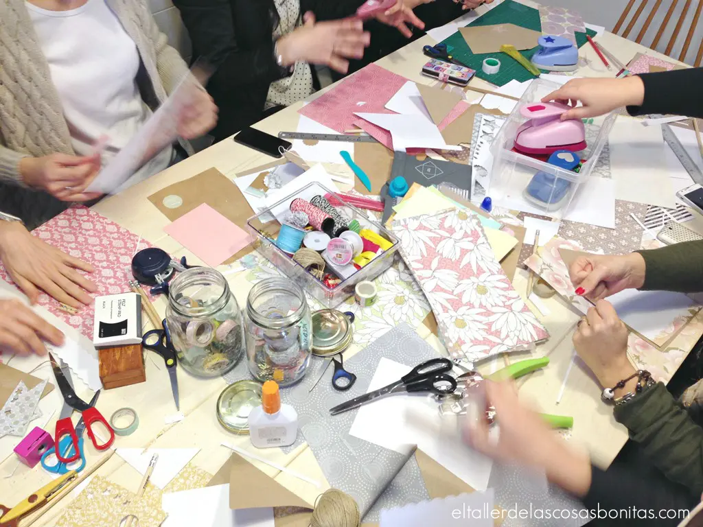 Taller de manualidades con amigas